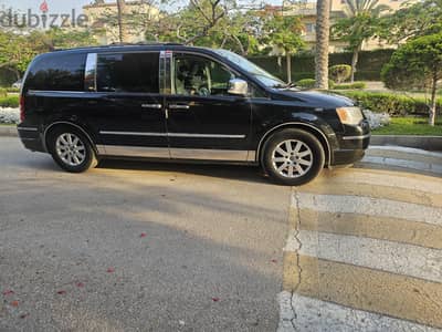 Chrysler Town and Country  حاله نادره جدا