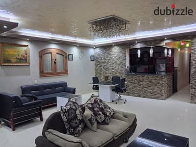 شقة مفروشة للإيجار شارع الخمسين زهراء المعادى بين الطريق الدائرى وطريق الاوتوستراد  موقع متميز جداااا فى منتصف شارع الخمسين وامام محور حسب الله الكفراوى شقة سوبر لوكس الدور الخامس ، ريسبشن 3 قطع ، مطبخ أمريكاني ، 3 غرف ، 1 حمام  بورسلين ، جرانيت ، جبسون ب