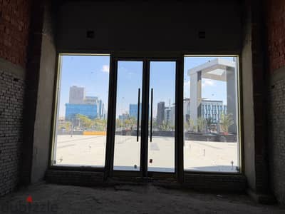 (للبراندات والشركات فقط) محل للايجار 334م باقوي لوكيشن (ناصية)امام بارك ستريت