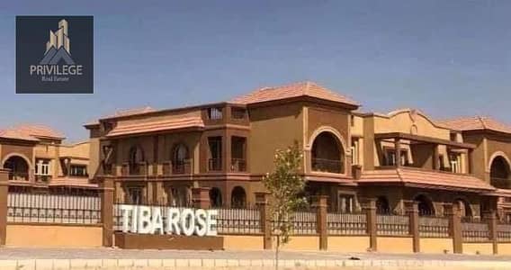 للبيع شقه في هليوبلس الجديدة في  مدينه الشروق نصف تشطيب محارة في كمبوند تيباروز تبع الدفاع الجوي وحصة في الارض