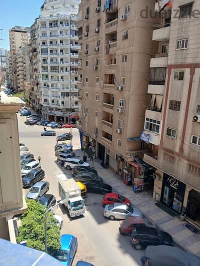 بشارع هيلتون سيدى بشر  للبيع بالعفش
