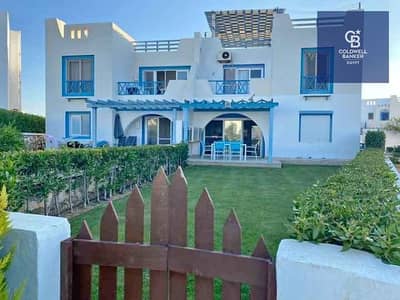 Mountain View offers a ground-floor chalet with a garden directly on the lagoon, fully finished, with a 5% down payment and installments over 9 years.