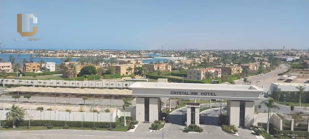 شقة للبيع استلام فوري من المالك مباشرة متشطبة بالكامل في مزارين العلمين الجديدة في مبنى 1 سافاير