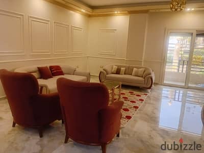 حصرى شقة فندقية بكمبوند بجوار الجامعة الامريكية ارضى بحديقة
