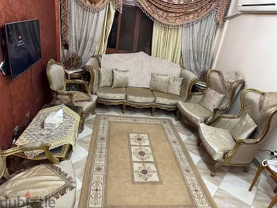 صالون مدهب بحالة ممتازة للبيع