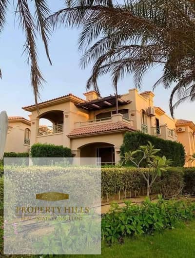 I have the last villa with immediate delivery in La Vista Bay, first row by the sea, fully finished ultra super lux