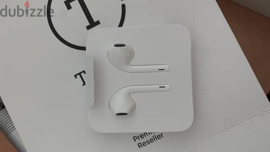 سماعه اير فون مدخل شاحن قديم apple اورجينال من tradeline جديده