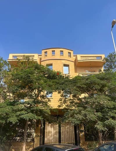  Roof Apartment for Rent – Narges 6 Villas, New Cairo  Prime location in Narges 6 Villas, just minutes from Fatma El-Sharbatly Mosque, Mostafa Mosque, and all services.   Located on the roof level  Quiet and distinguished area  Close to transportation
