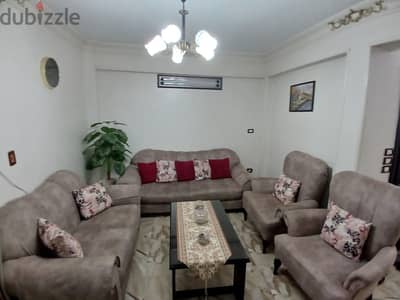 طقم انتريه مستعمل مع ترابيزة