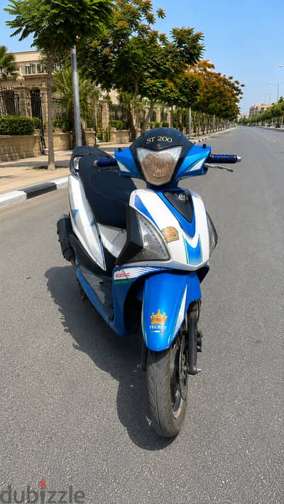 اسكوتر st plus 200