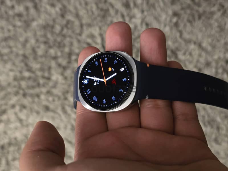 Galaxy Watch 8  (Middle East Version) GPS Smartwatch silver 1