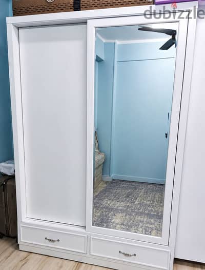 دولاب جرار أبيض 150×60×220 للبيع بحالة ممتازة