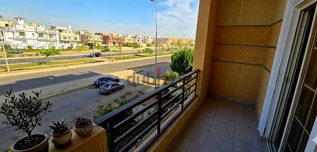شقه لقطه علي البستان الرئيسي الحي العاشر خطوات من اسبانيا بلازا