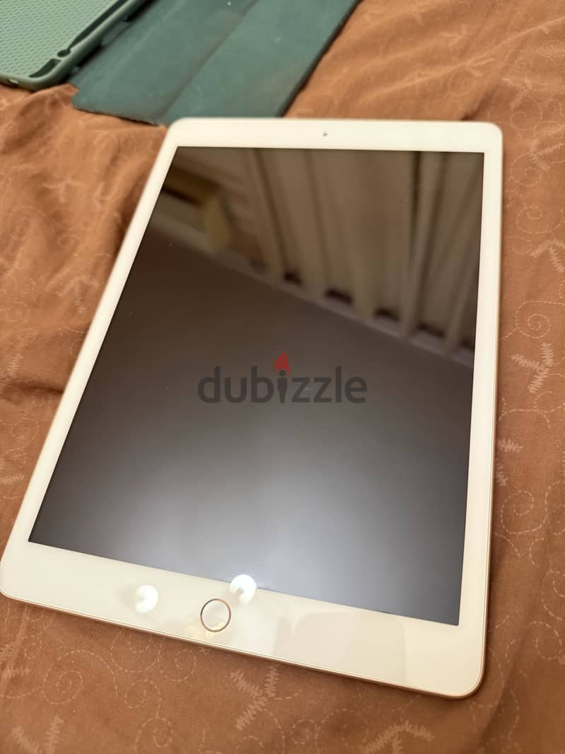 Ipad 8 128gb used like new 3