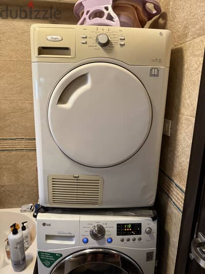 نشافة ملابس Whirlpool تحميل أمامي ٧كجم