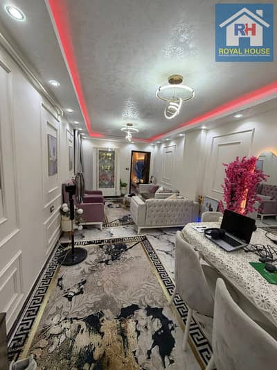 160 sq m apartment for sale on Al Fayrouz Main Street, next to Aba Mall and the 20th Street railway crossing, Ain Shams.