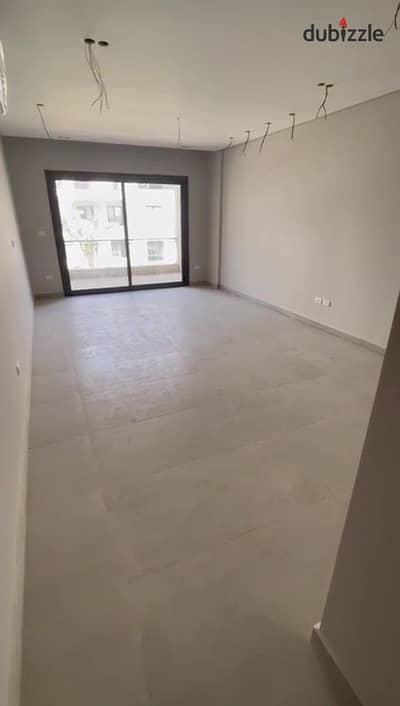 شقة للإيجار في فيلدج ويست – دبل فيو جاردن بالمطبخ والتكييفات