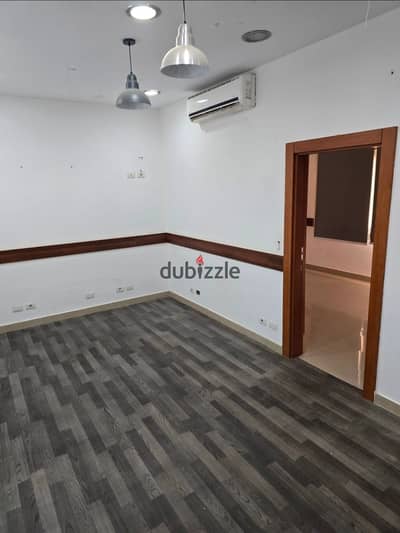 مكتب إداري تشطيب سوبر لوكس للإيجار - Exit 14 Mall الشيخ زايد