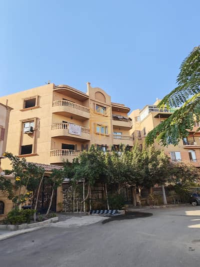 Sheikh Zayed Al-Hai Al-Aashir – Al-Mujawarah Al-Oula, a few steps from The Gate Mall