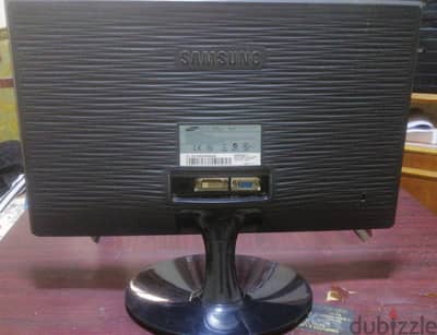 شاشة Samsung 19 بوصة DVI VGA حالة نضيفة