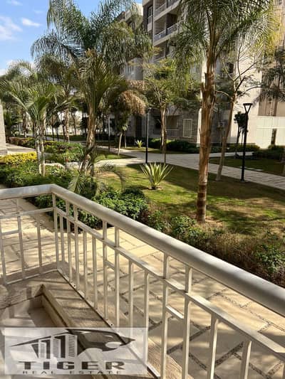 الشقه ١٠٧ متر ٣ نوم و٢ حمام فى مجموعه ١٢٤ عماره ٦٣ ايجار فاضى فيها نجف وستاير وانترنت وسخان.  مطلوب ١٧ الف نهائى وشهرين تأمين