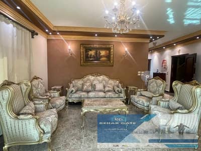 (فيلات الرحاب هيلز)! فرصة للسكن الراقي والاستثمار الفاخر في أرقى مناطق الرحاب   شقة مميزة جداً للبيع بموقع استراتيجي فريد، تجمع بين الخصوصية التامة وا