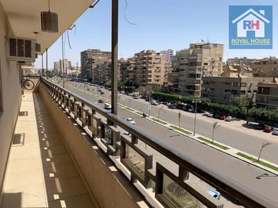 ليست مجرد شقة للبيع، بل فرصة نادرة في واحد من أهم وأرقى عناوين مصر الجديدة. مساحة استثنائية وإمكانات متعددة وموقع يمنحك قيمة حقيقية يصعب العثور عليها