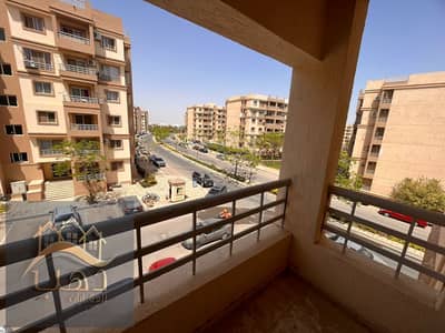 ارخص شقة 89م للايجار 2 نوم و2حمام b6 موقع مميز بجوار الخدمات فيو شارع وغير مجروحة بحرى اول سكن دور متكرر فى مدينتى القاهرة الجديدة madinaty. newcairo
