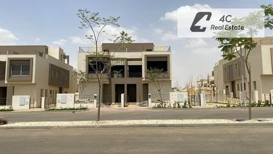 توين هاوس استلام فورى بمساحة 386 متر مربع، بأقل من سعر السوق فيو لاند سكيب في موقع مميز جدًا في بالم هيلز، القاهرة الجديدة.