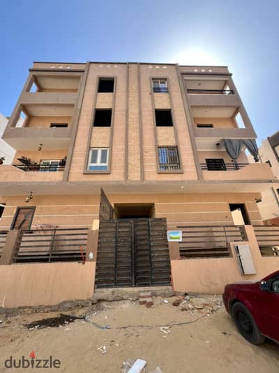 فرصة مميزة لامتلاك شقة بموقع استراتيجي في قلب حدائق أكتوبر، بمنطقة السياحية أ