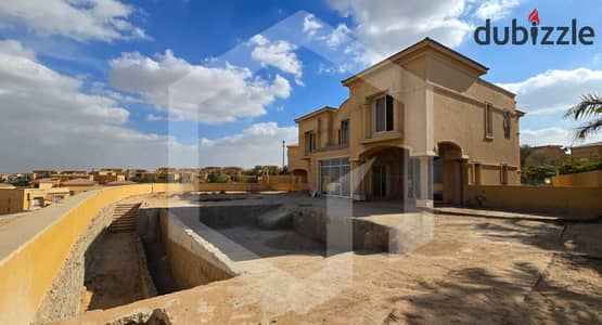 حصرياً – فيلا بحديقة خاصة بموقع مميز إستلام فوري للبيع في رويال ميدوز, أركو, الشيخ زايد . . . . . . . . . . . . . . . . . . . . . . . . . . . . . . . .