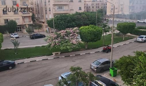 للبيع  بسعر لقطة لجدية البيع  في كومبوند بيفرلي هيلز شقة  214 متر متشطبة