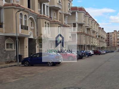 Own a 272m² duplex with a 33m² garden, ready for immediate occupancy in 6th of October City, opposite Green 5 Compound. Semi-finished, with a 35% dp