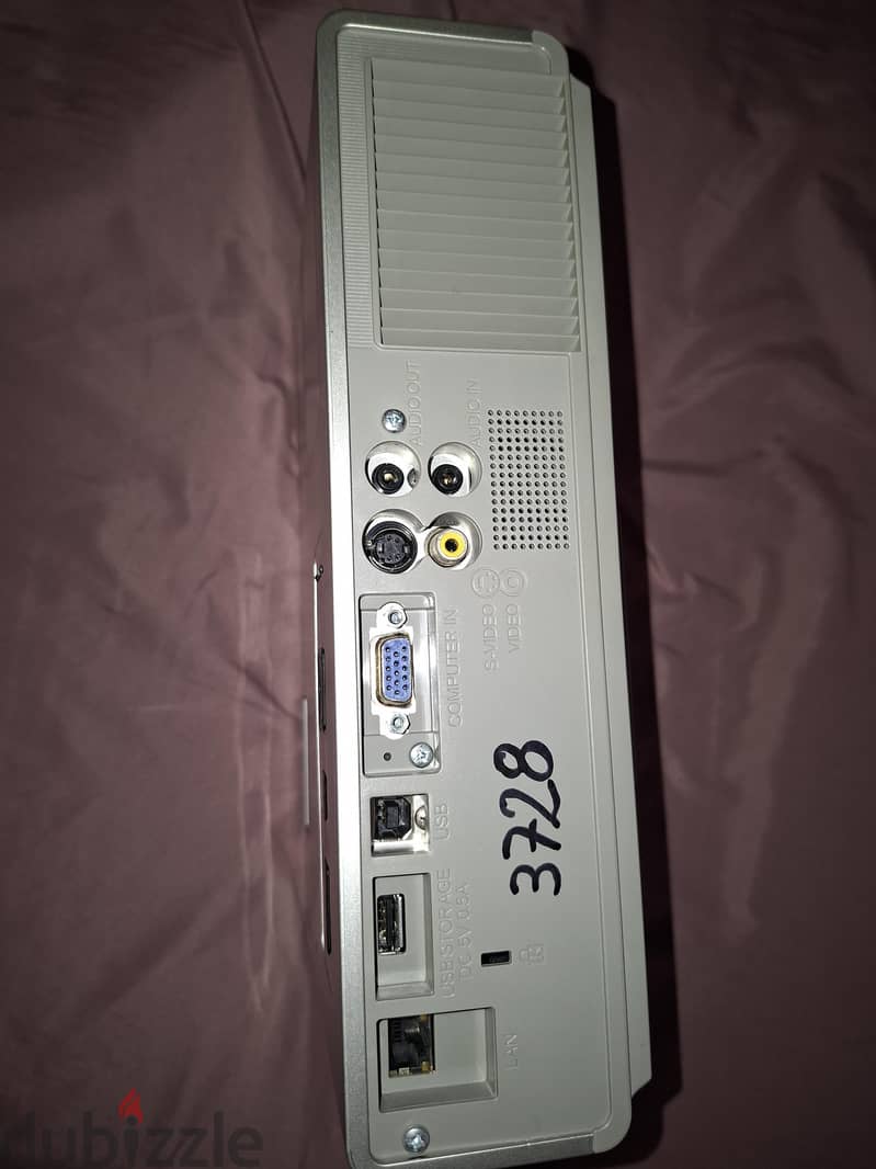 Hitachi Projector 4
