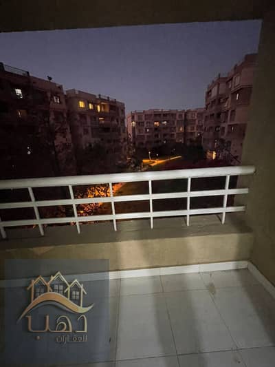 شقة 103م للايجار بالمطبخ فيو جاردن 3 غرف و2حمام دور ثانى بجوار الخدمات مباشرة فى مدينتى القاهرة الجيدية madianty. newcairo