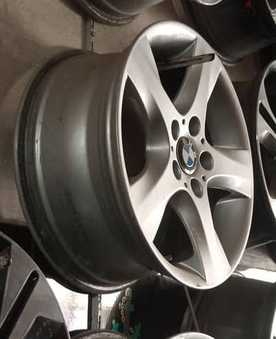 جنوط BMW 17 ابعاد 5/120 صناعه ايطالي