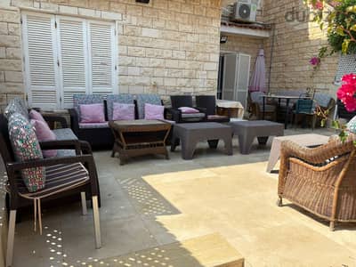 الساحل من المالك مباشرةً