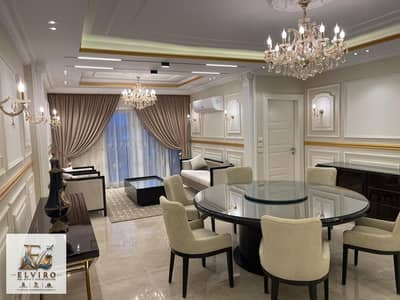 سكن راقٍ بنتهاوس للإيجار في Marasem Fifth Square مفروش بالكامل