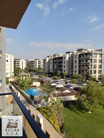 شقة للإيجار بإطلالة مباشرة على حمام السباحة في Azad New Cairo Compound