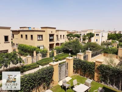 Twin House للإيجار في ميفيدا – موقع مميز وحديقة خاصة وتشطيبات راقية