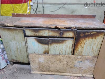 مطبخ خشب قطعتين بحاله متوسطه