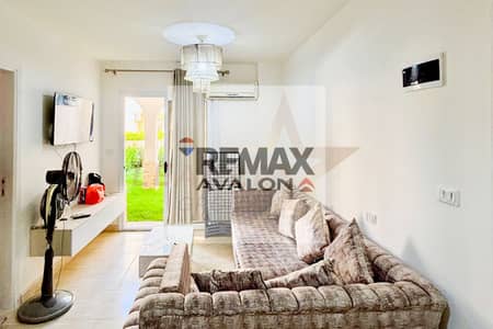 Ground chalet with garden for sale (Santorini - North Coast) 60 m