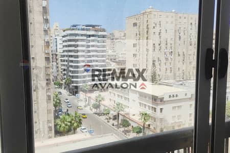شقة مكيفة بالكامل و مفروشة للإيجار في (مصطفى كامل - ش المعسكر الروماني)