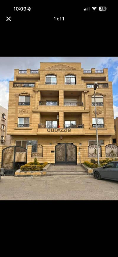 Luxury 180 sqm apartment for sale in one of the finest compounds in Obour City. Features 3 spacious bedrooms, 3 bathrooms, a large reception area, and premium finishes. Enjoy a beautiful view, green landscapes, 24/7 security, and integrated services. Prim