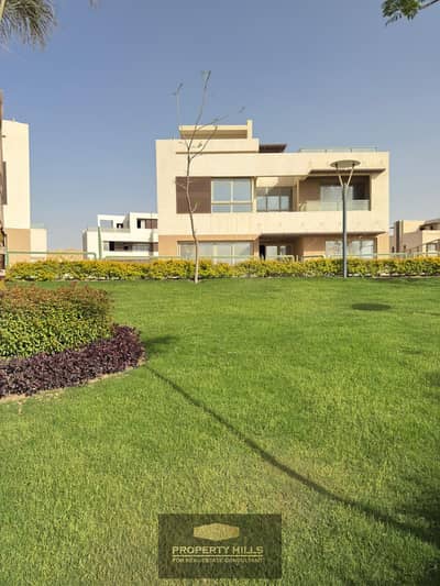 For sale twin house immediate delivery three-quarter finishing in the Palm Hills area next to New Giza and two minutes from the 26 July Axis with the possibility of installments