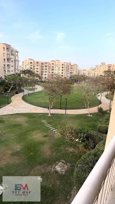 Apartment 211 m for sale cash in Madinaty special finishes first housing