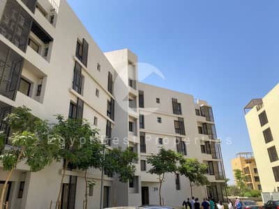 للبيع شقه 4 غرف نوم مقدم 5% فقط  باطلاله مميزه  فى او ويست اكتوبر
