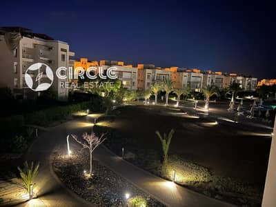 شاليه ١٤٠م  مفروش بالكامل بإطلالة جزئية على حمام السباحة للإيجار في قرية أمواج الساحل الشمالي Amwaj North Coast الأهلي صبور