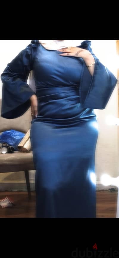 فرصه فستان سواريه بحاله ممتازه