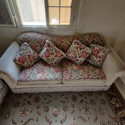 Living room - غرفة معيشة